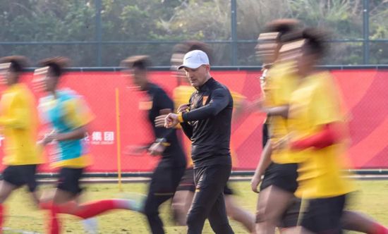 由于理论上罗马无法引进查洛巴，因此俱乐部已经退出了这笔转会议程。